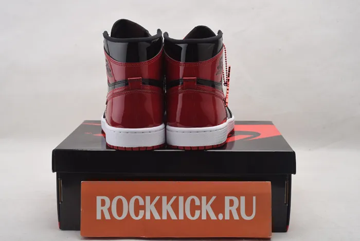 Air Jordan 1 Retro High OG Varsity Red Black white 555088 063