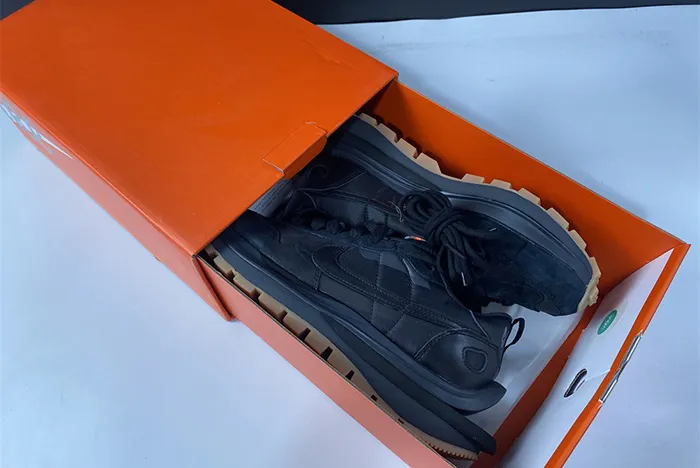 Nike Vaporwaffle Sacai Black Gum DD1875001