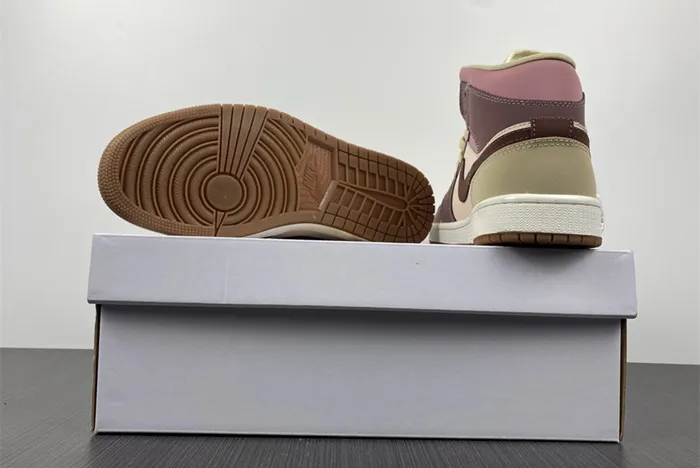 Air Jordan 1 Mid DO7440-821