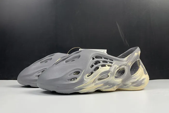 adidas Yeezy Foam RNNR MXT Moon Gray GV7904