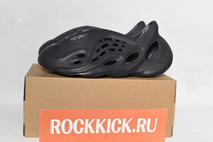YEEZY FOAM RUNNER 'ONYX HP8739