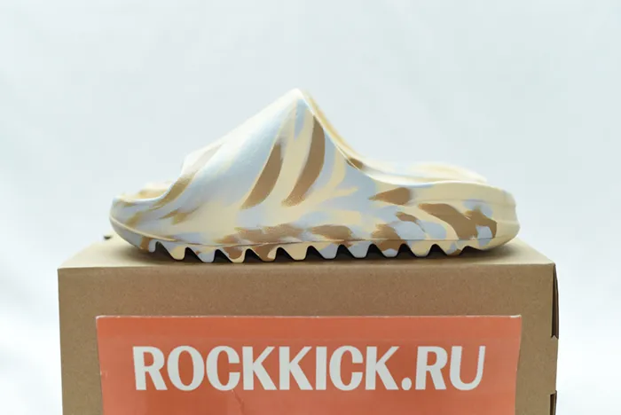 YEEZY SLIDE GW1932