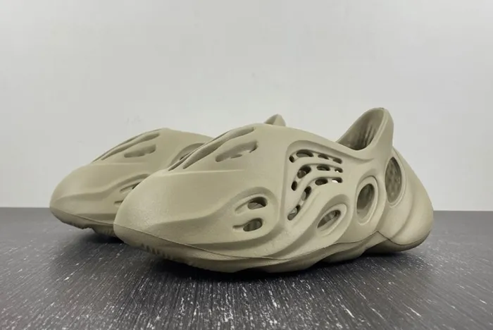 YEEZY FOAM RUNNER 'STONE SALT GV6840