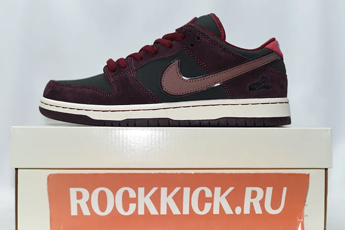 Riot Skateshop x Nike SB Dunk Low FZ1289-200